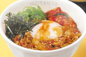 松屋「牛ビビン丼」価格据え置きでリニューアル！ 9月1日から