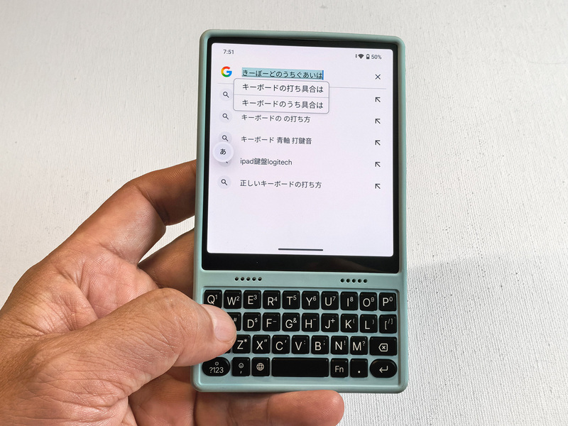 ド変態スマホ】正方形ボディ×物理キーボード!? 異端児IKKO「MindOne