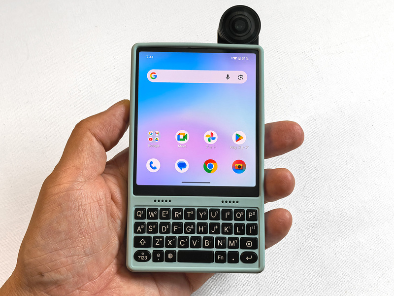 ド変態スマホ】正方形ボディ×物理キーボード!? 異端児IKKO「MindOne