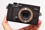 OMがEVF搭載で小型軽量のM4/3ミラーレスカメラ「PEN」を15万円で発売だ!!＝実機写真です
