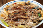 牛しゃぶドーン、とろ～りきのこあん！ 焦がし醤油香る秋麺がそそる