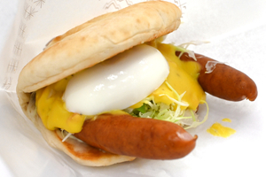 【本日】モス「月見フォカッチャ」発売！ 5年目で“黄金色”の新ソースに