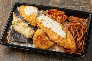 【あと1週間】ファミマの海苔弁、白身フライ1.5倍に！ 値段はそのままな得弁が今だけ