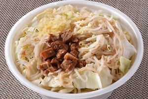 【本日発売】ファミマに「歴史を刻め」監修「豚ラーメン」！ 二郎インスパイア系の人気店