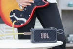 このスピーカー魔法じゃん！　憧れの曲からギターだけ消せるJBL BandBox Soloを試してみた