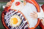 デカすぎぃ！ びくドンの「バーグディッシュ」が直径60cmに！抱きしめたい