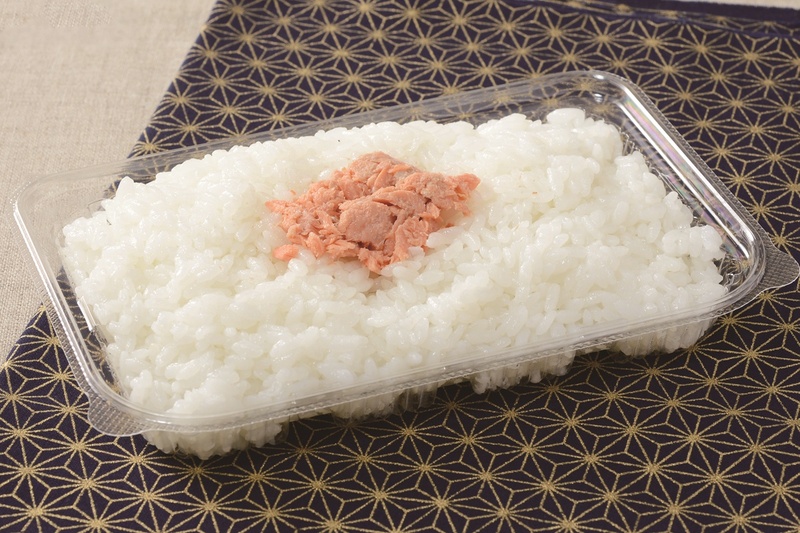 [Today] Lawson's ¥297 "Salmon-Only Bento"! A "Hyper-Focused" Meal with Just One Side Dish