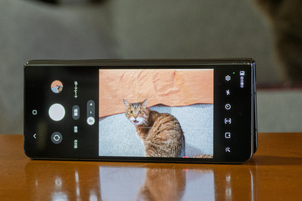 折りたたみスマホ