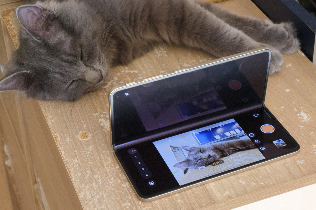 折りたたみスマホ