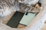 「ただ開くだけ」じゃもったいない！ 折りたたみスマホのポテンシャルを引き出す猫撮りテクニック