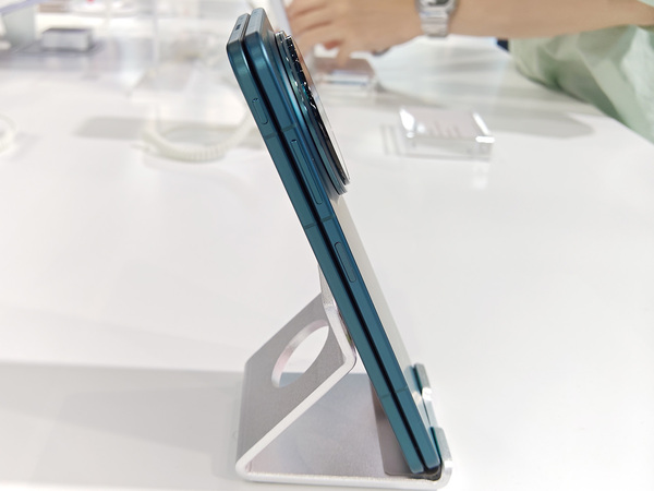 折りたたみスマホ