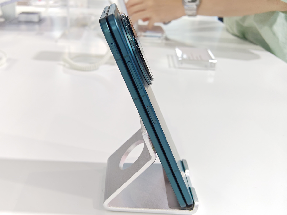 折りたたみスマホ