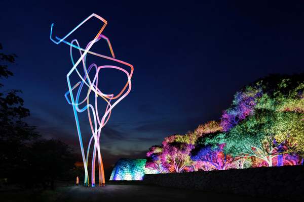 夜の史跡が幻想アート空間に変貌！「チームラボ 福岡城跡 光ノ祭」が7年ぶりに開幕