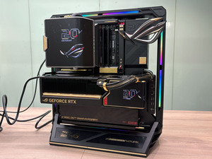 ROG 20周年パーツで組んだ究極のPCをテスト。触れば納得の完成度と所有欲をくすぐるデザインに心服！