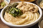 丸亀、1玉～3玉まで同一価格の「旨辛豚つけ汁うどん」が定番に！ 3玉でも990円