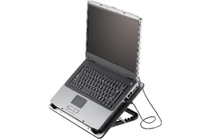 7799円→3254円！ 最大約10℃クールダウン、20cm大型ファンで下から冷やすエレコムのノートPC用クーラー
