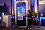 インテル株式会社が50周年記念レセプションを開催、約4万2000個レゴブロックと612個のLEDでPanther Lakeを解説