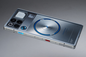 冷えすぎ注意報。水冷と空冷ファンをダブル搭載したゲーミングスマホの性能が素直にすごい