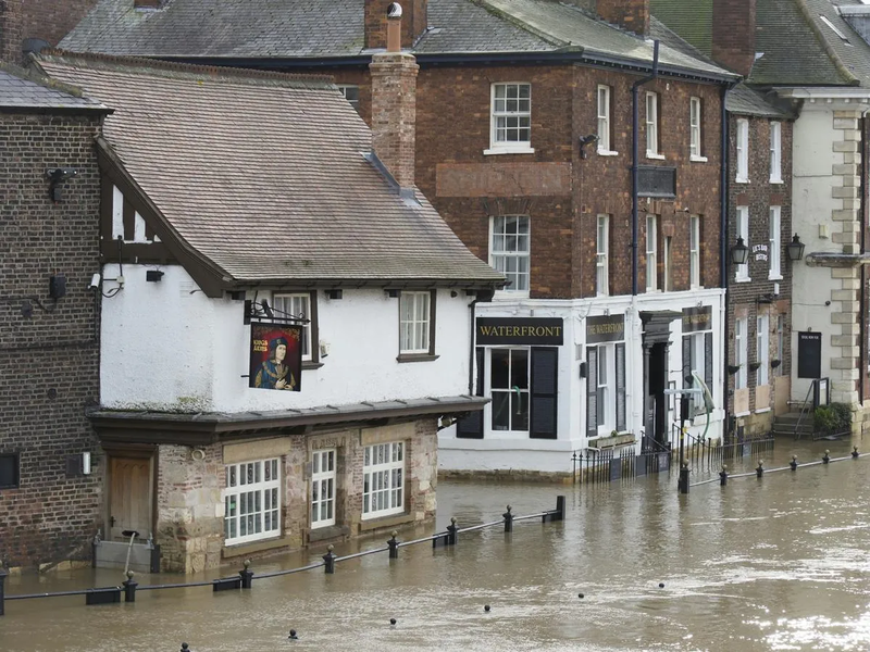 Is "Tape" More Effective Than Sandbags for Flood Protection? UK University Experiment Reduces Inundation by Up to 99%