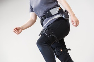 足腰の疲れがひどいので「AI外骨格」を使ってみた。これならどこまでも歩いていけそうだ