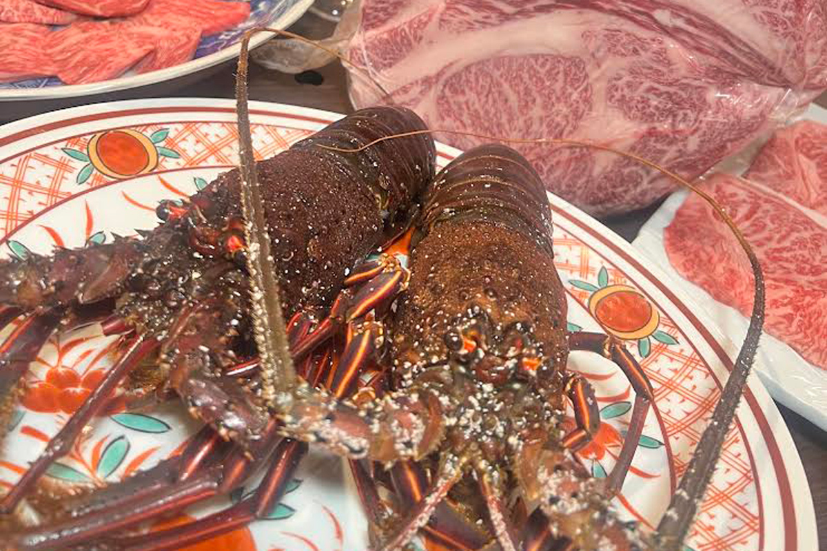 カニもアワビも、伊勢海老まで食べ放題！ 新宿に13000円の豪華焼肉タベホ