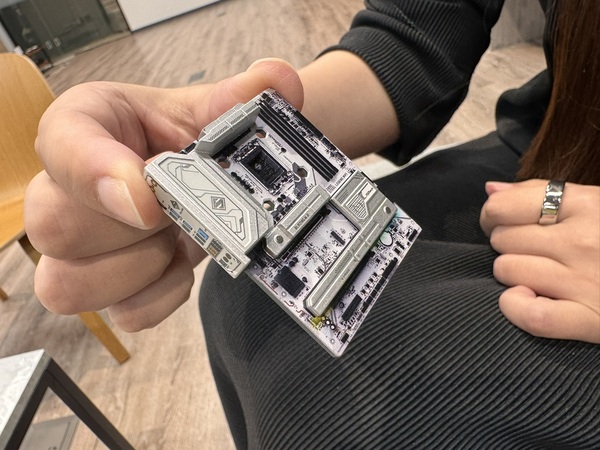メーカー監修 手のひらPCパーツ