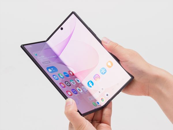 折りたたみスマホ
