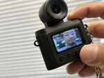 最近のトイカメラは、「レンズが回転」して自撮りもできるんだよ! 楽しいぞ〜